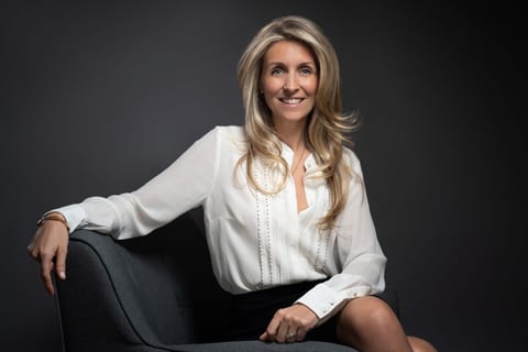 What to Wear for Your Professional Headshot Session: Tips for Business Success
